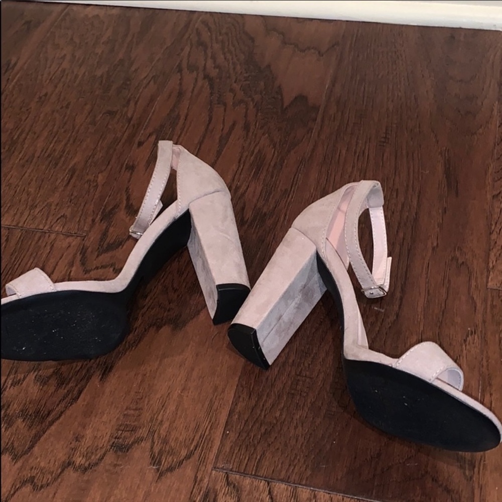 Size 10 brand new heels super cute! Never worn